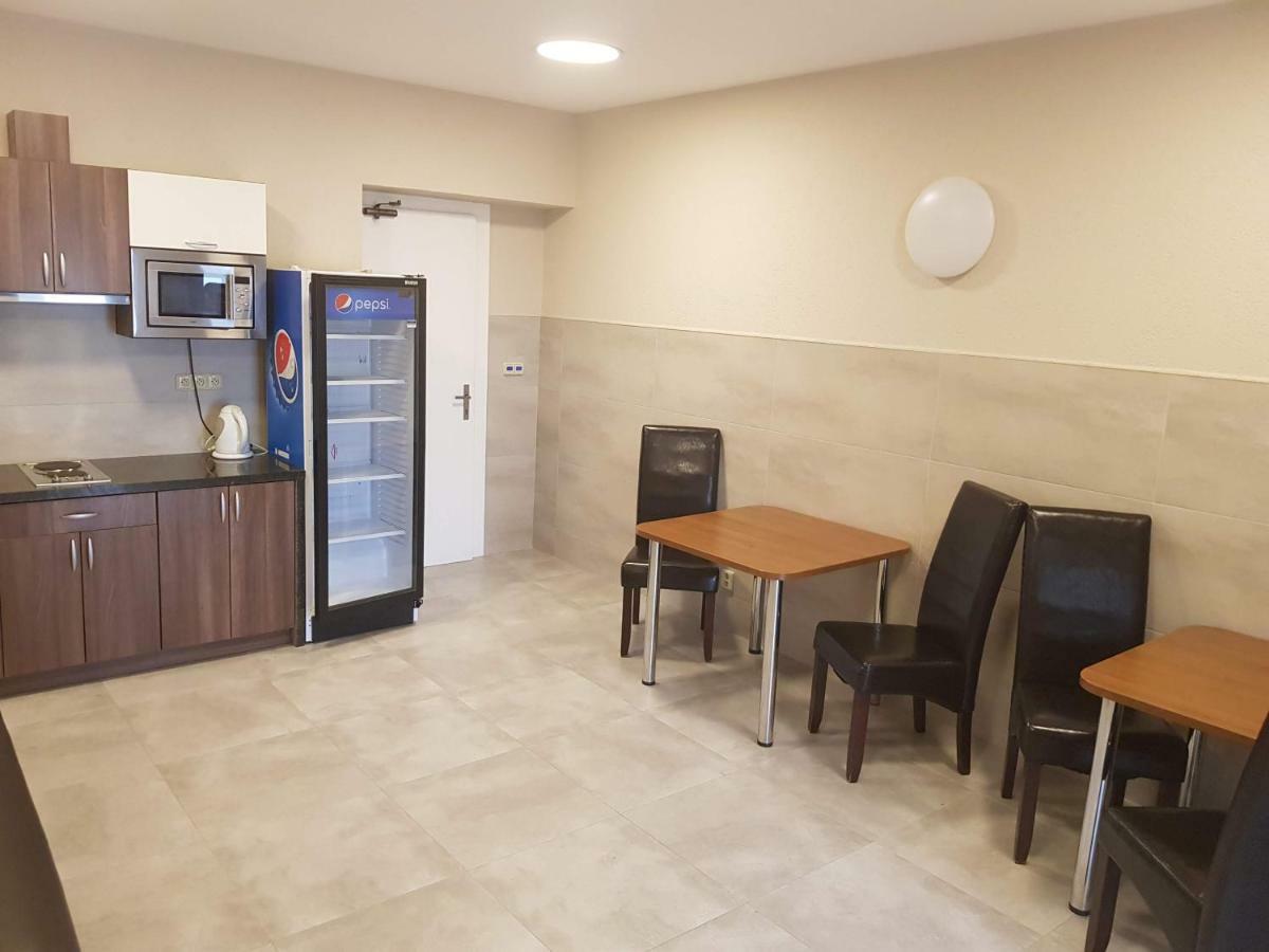 Penzion Hudebka Louny Exterior photo
